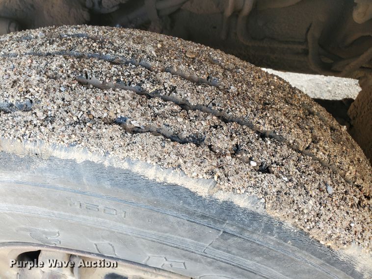 image for item JM9655 1980 International 1854  flatbed truck