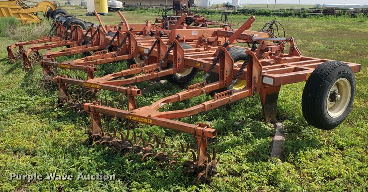 image for item JM9658 Sunflower 3661-30  sweep plow