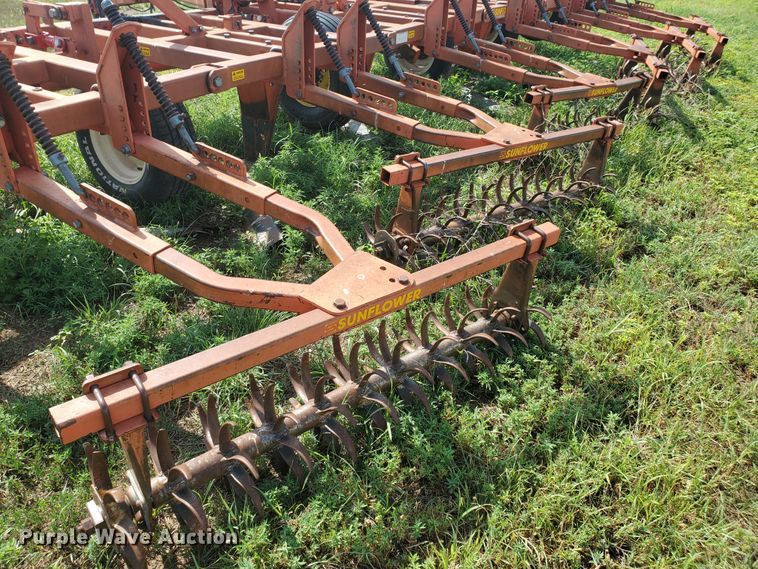 image for item JM9658 Sunflower 3661-30  sweep plow
