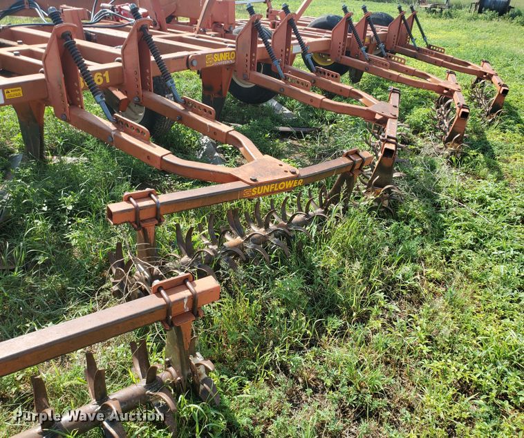 image for item JM9658 Sunflower 3661-30  sweep plow