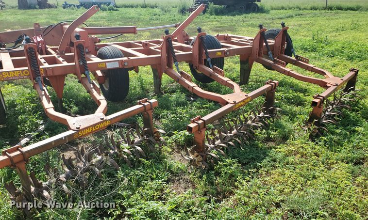 image for item JM9658 Sunflower 3661-30  sweep plow