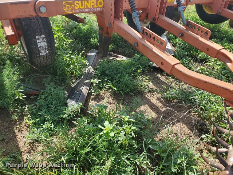 image for item JM9658 Sunflower 3661-30  sweep plow