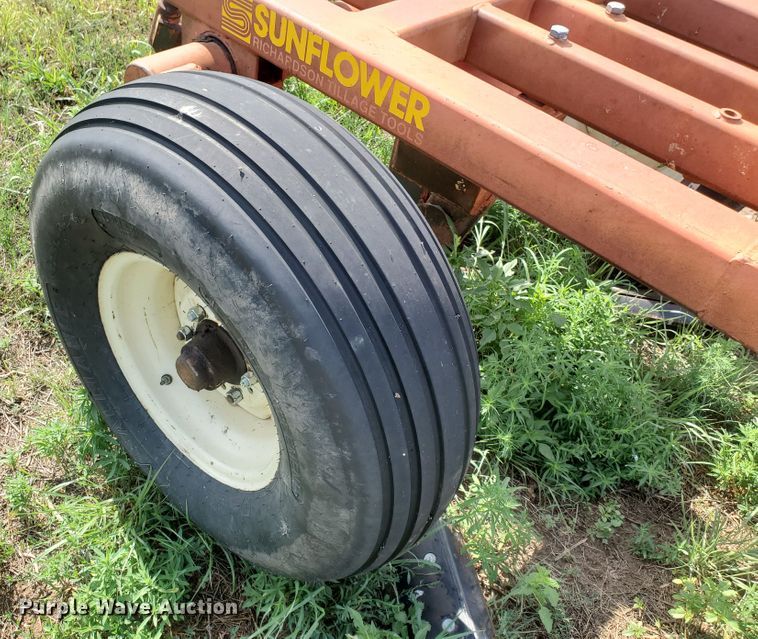 image for item JM9658 Sunflower 3661-30  sweep plow