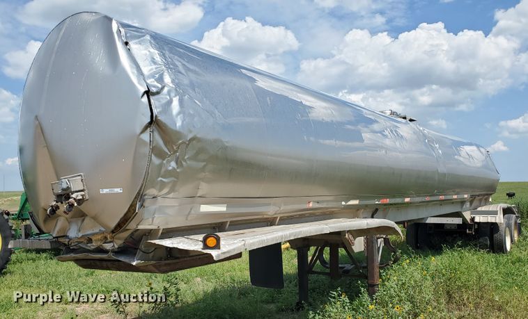image for item JM9664 1995 Walker  tank trailer