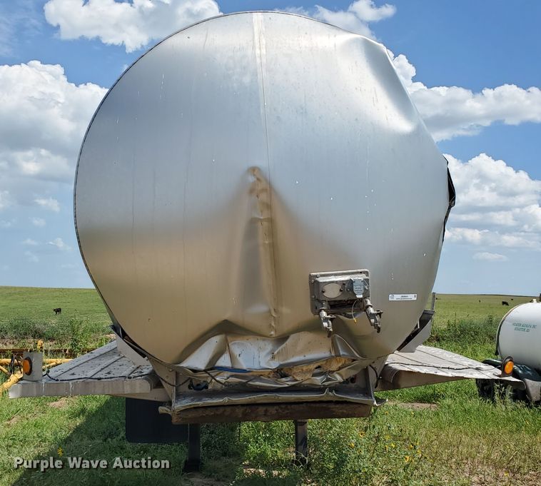 image for item JM9664 1995 Walker  tank trailer