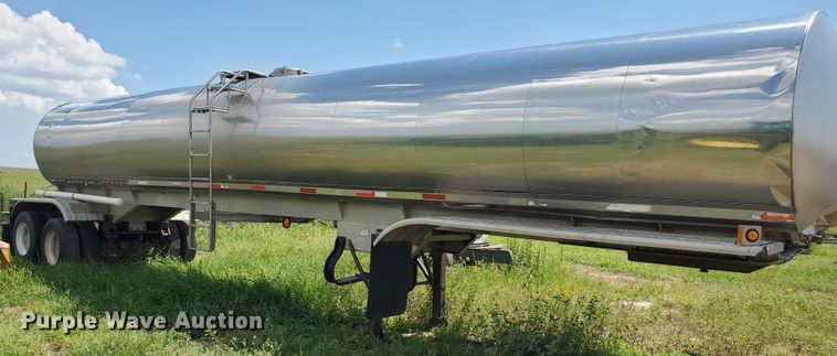 image for item JM9664 1995 Walker  tank trailer