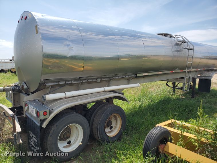 image for item JM9664 1995 Walker  tank trailer