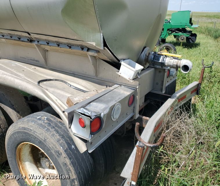 image for item JM9664 1995 Walker  tank trailer