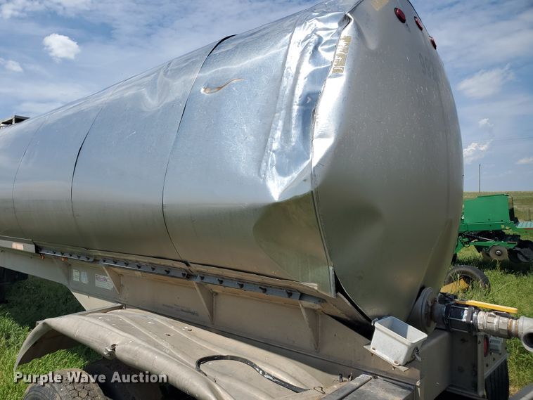 image for item JM9664 1995 Walker  tank trailer