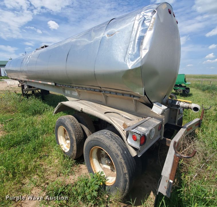 image for item JM9664 1995 Walker  tank trailer
