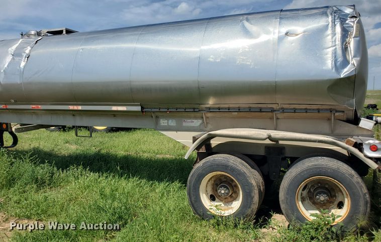 image for item JM9664 1995 Walker  tank trailer