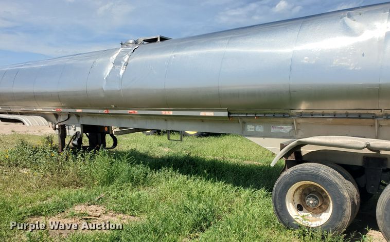 image for item JM9664 1995 Walker  tank trailer