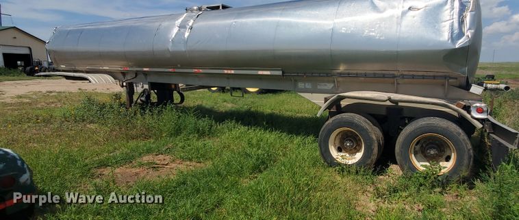 image for item JM9664 1995 Walker  tank trailer