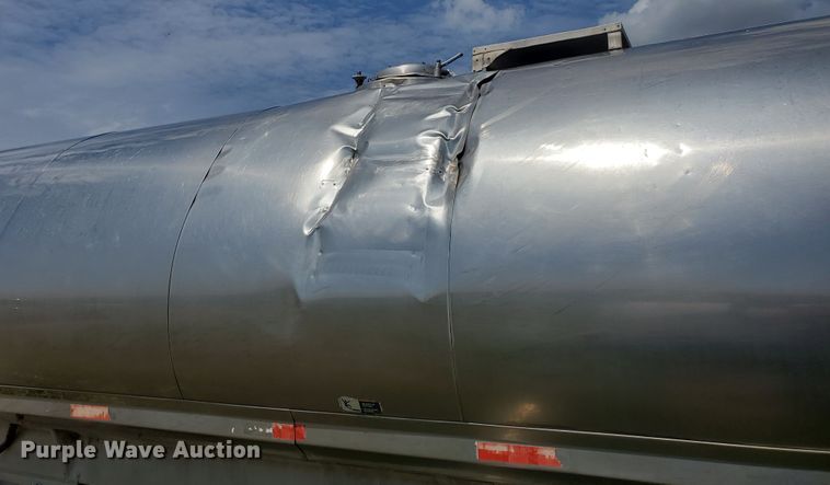 image for item JM9664 1995 Walker  tank trailer