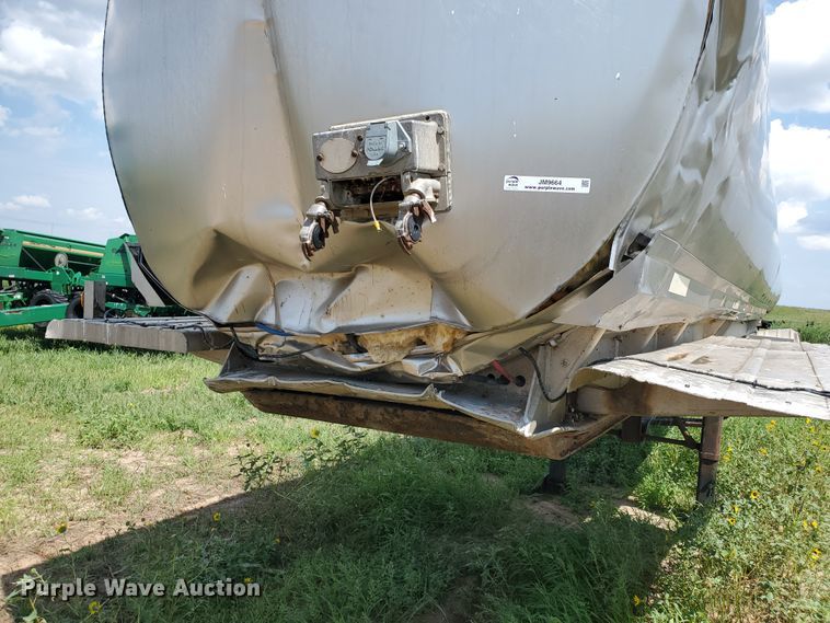 image for item JM9664 1995 Walker  tank trailer