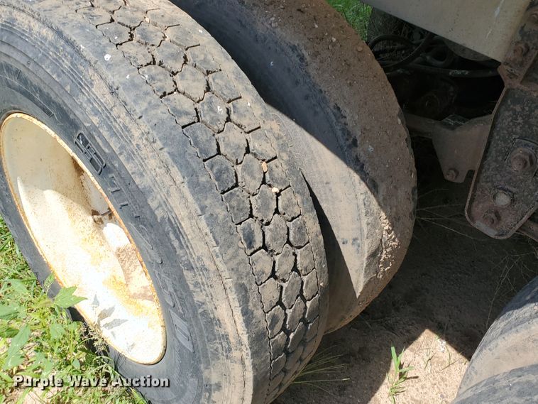 image for item JM9664 1995 Walker  tank trailer