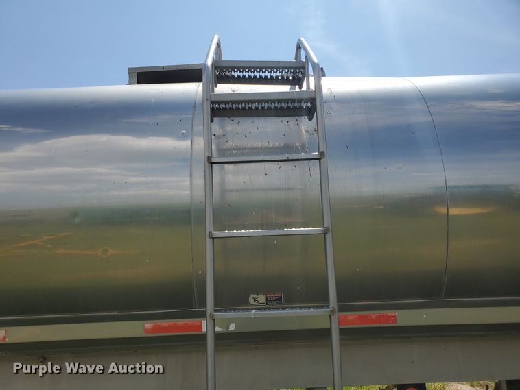image for item JM9664 1995 Walker  tank trailer
