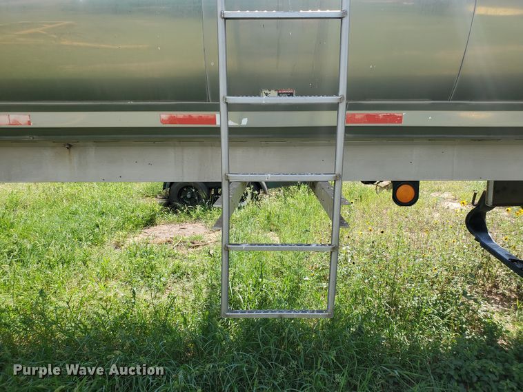 image for item JM9664 1995 Walker  tank trailer