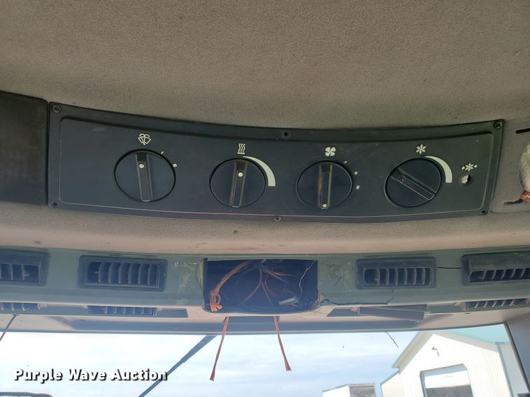 image for item JM9666 1996 Case IH 7220  tractor