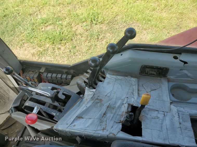 image for item JM9666 1996 Case IH 7220  tractor