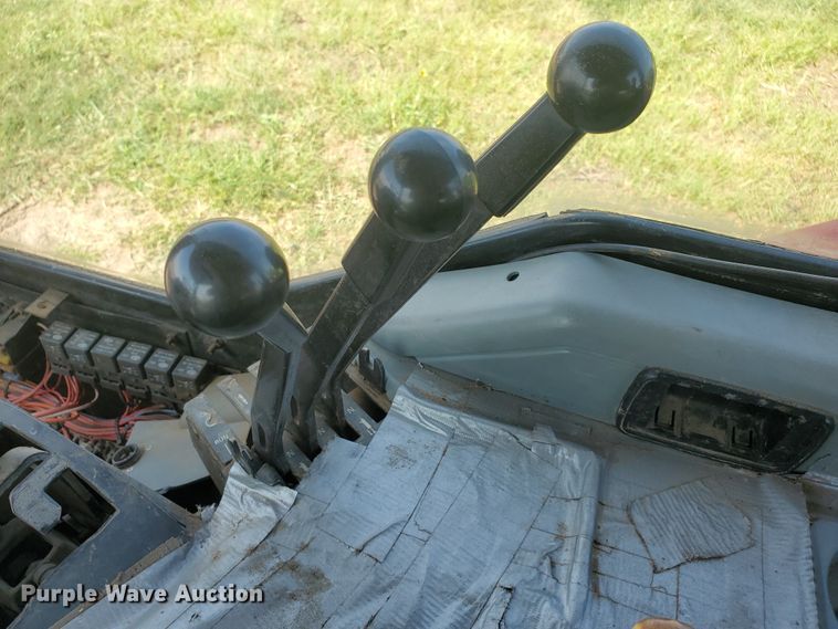 image for item JM9666 1996 Case IH 7220  tractor