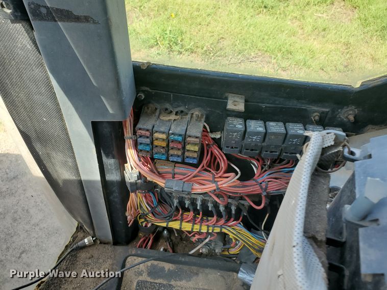 image for item JM9666 1996 Case IH 7220  tractor