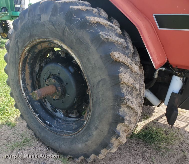 image for item JM9666 1996 Case IH 7220  tractor