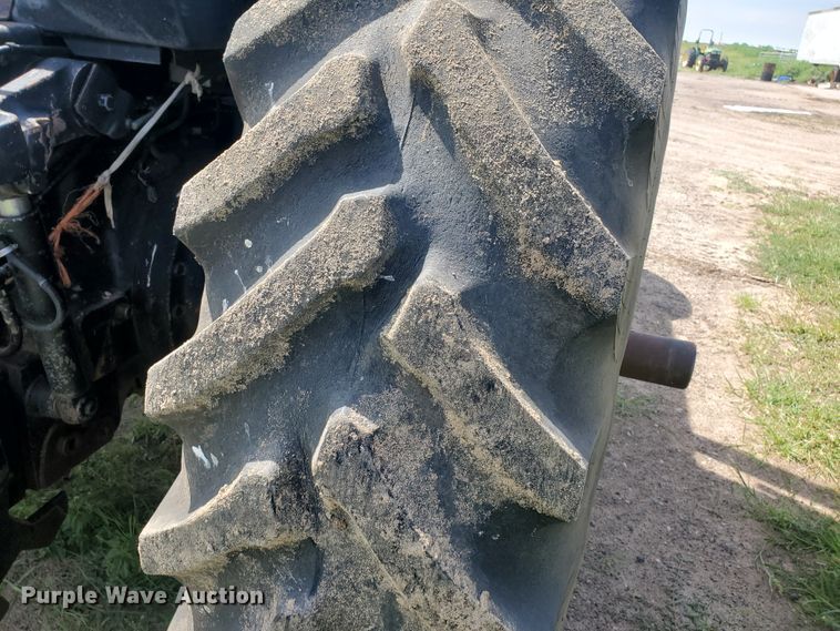 image for item JM9666 1996 Case IH 7220  tractor