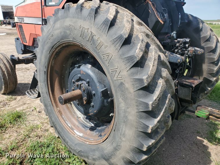 image for item JM9666 1996 Case IH 7220  tractor