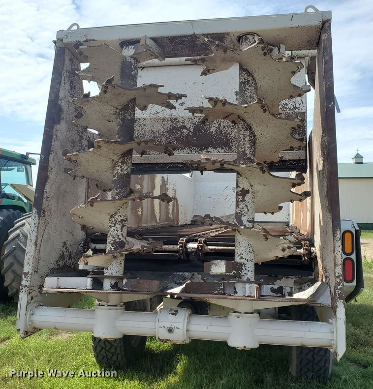 image for item JM9667 Kuhn Knight Prospread PSC161  manure spreader