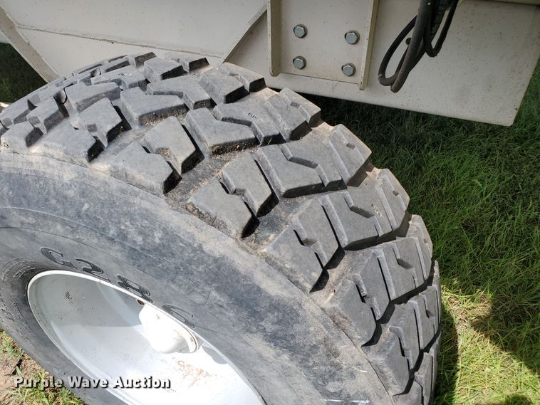 image for item JM9667 Kuhn Knight Prospread PSC161  manure spreader