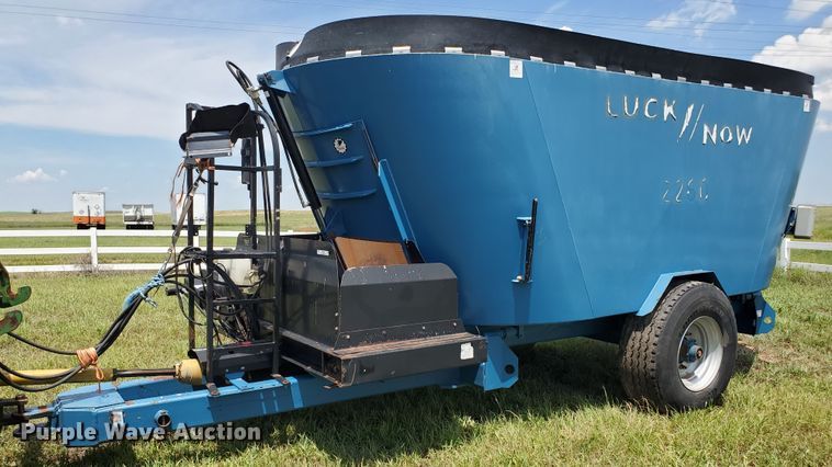 image for item JM9668 Luck/Now 2260  feed mixer