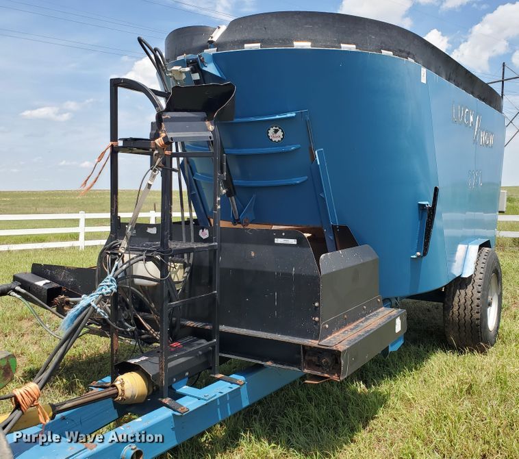 image for item JM9668 Luck/Now 2260  feed mixer