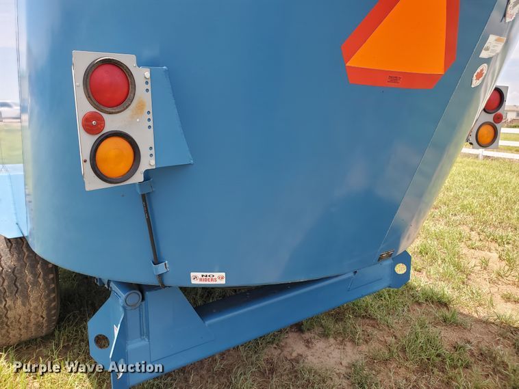 image for item JM9668 Luck/Now 2260  feed mixer
