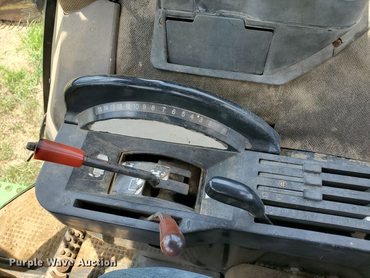 image for item JM9670 1990 John Deere 4555  tractor