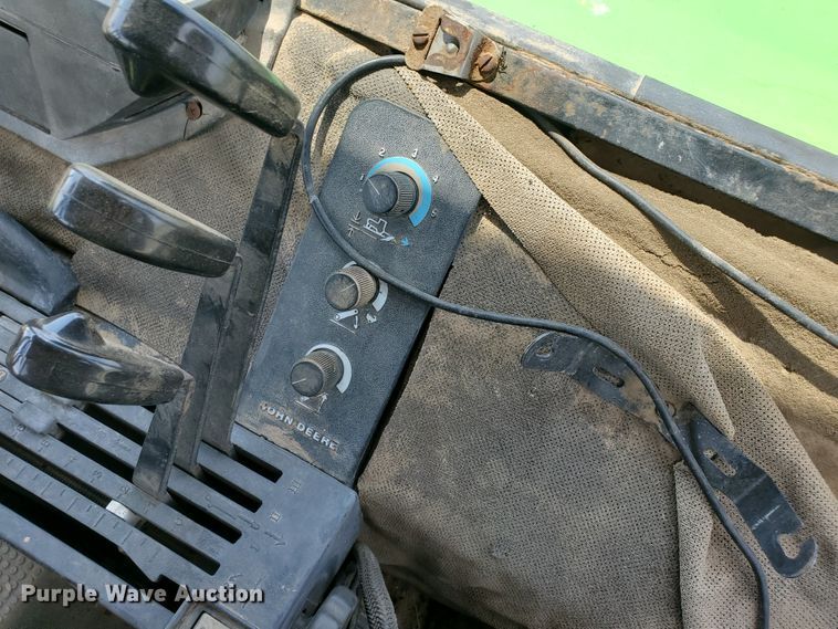 image for item JM9670 1990 John Deere 4555  tractor