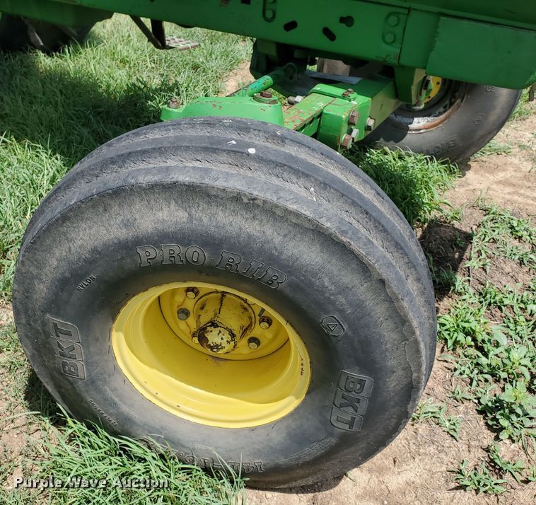 image for item JM9670 1990 John Deere 4555  tractor