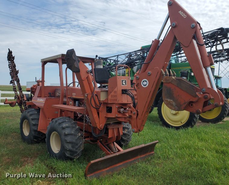 image for item JM9672 1990 Ditch Witch 6510  trencher