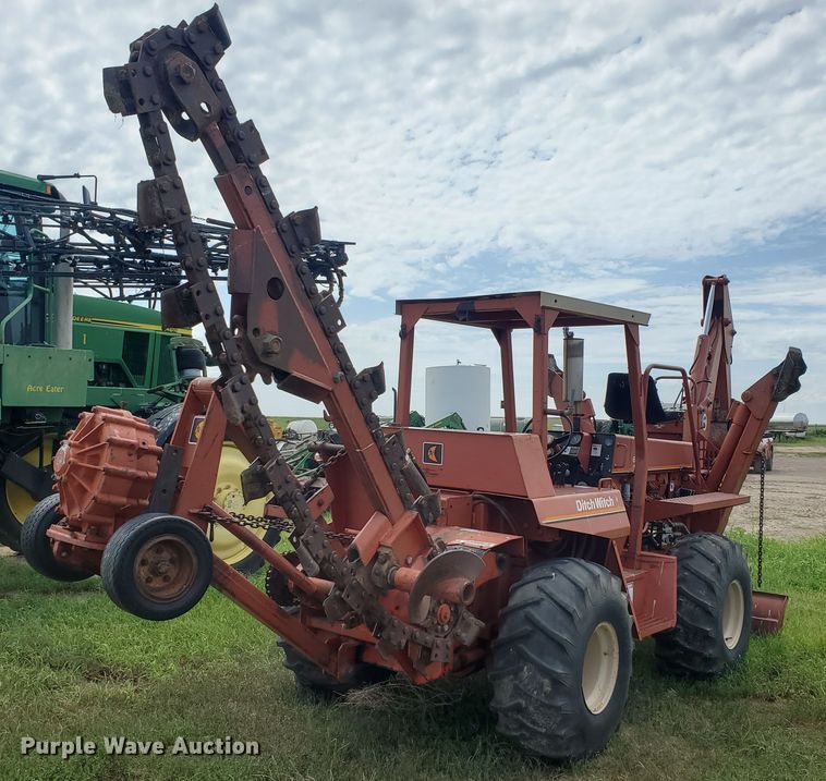 image for item JM9672 1990 Ditch Witch 6510  trencher