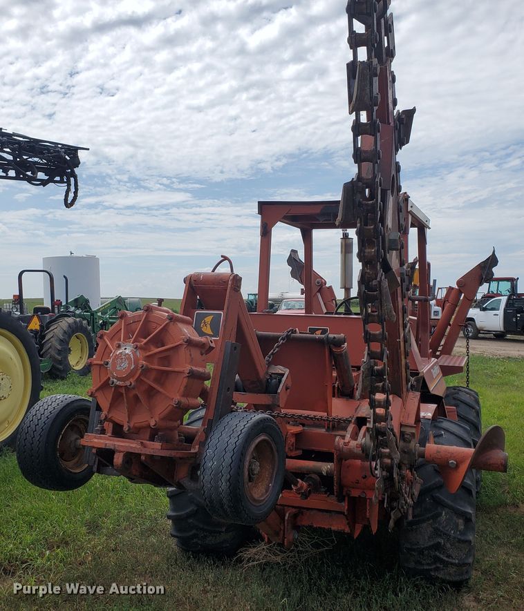 image for item JM9672 1990 Ditch Witch 6510  trencher