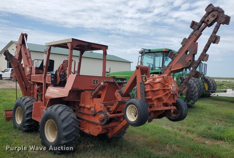 image for item JM9672 1990 Ditch Witch 6510  trencher