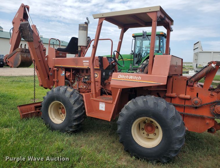 image for item JM9672 1990 Ditch Witch 6510  trencher