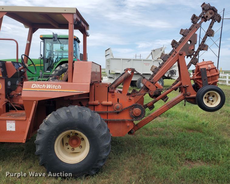 image for item JM9672 1990 Ditch Witch 6510  trencher
