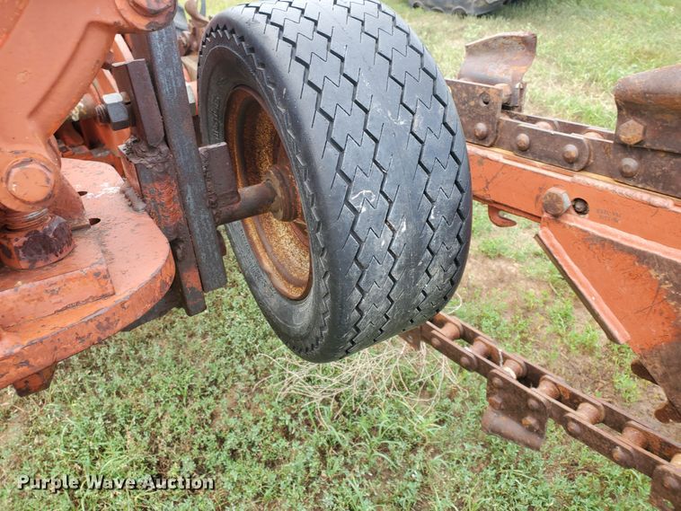image for item JM9672 1990 Ditch Witch 6510  trencher
