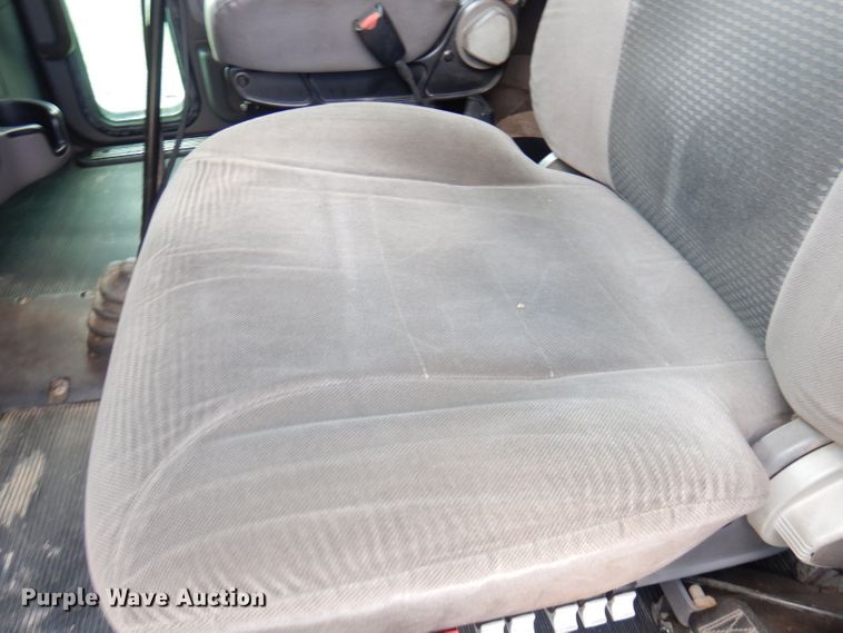 image for item DG0765 2010 Peterbilt 386  semi truck