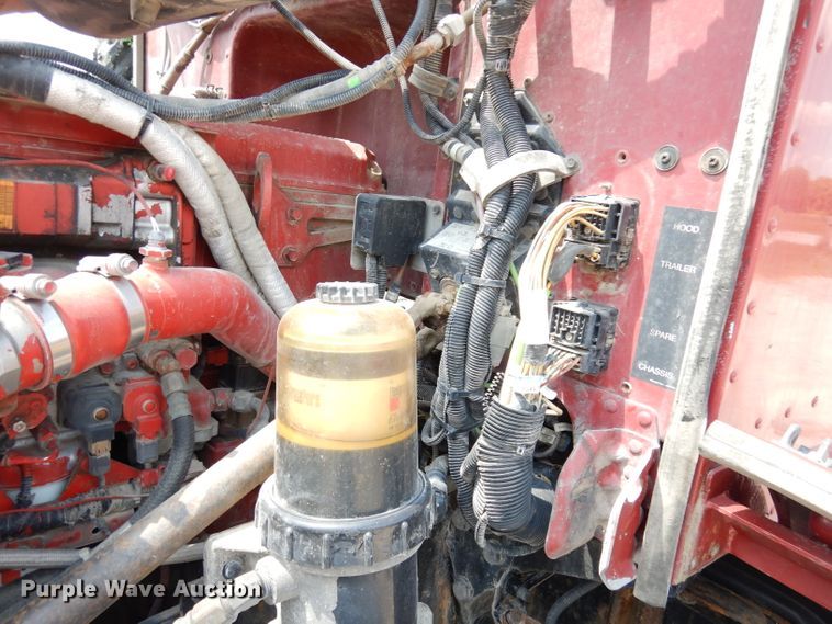 image for item DG0765 2010 Peterbilt 386  semi truck