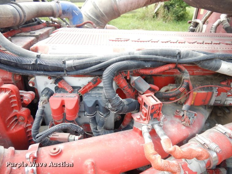 image for item DG0765 2010 Peterbilt 386  semi truck