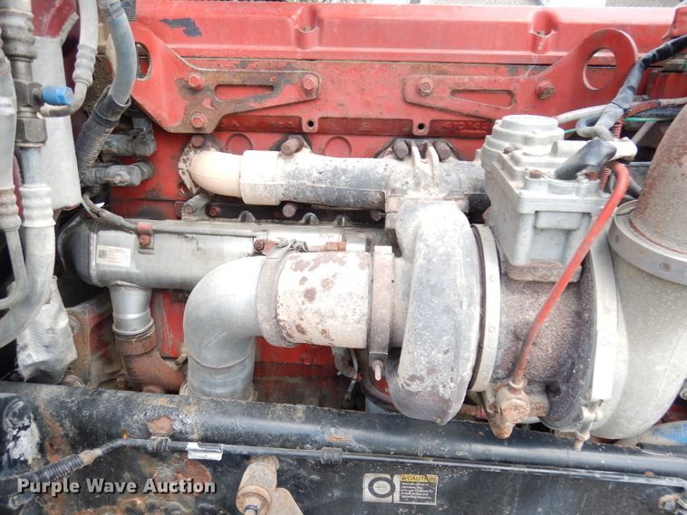 image for item DG0765 2010 Peterbilt 386  semi truck