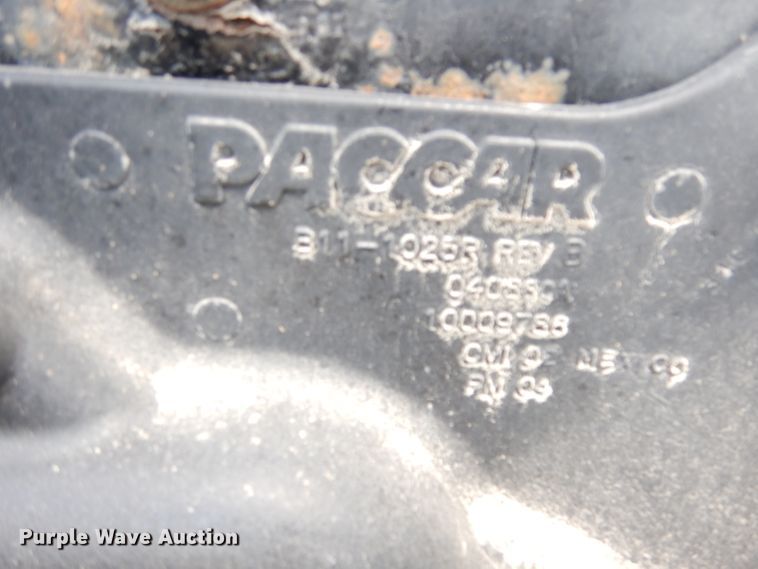 image for item DG0765 2010 Peterbilt 386  semi truck