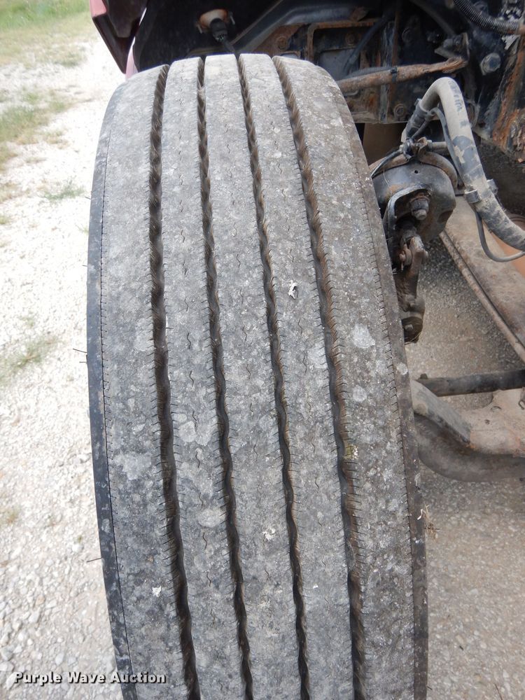 image for item DG0765 2010 Peterbilt 386  semi truck